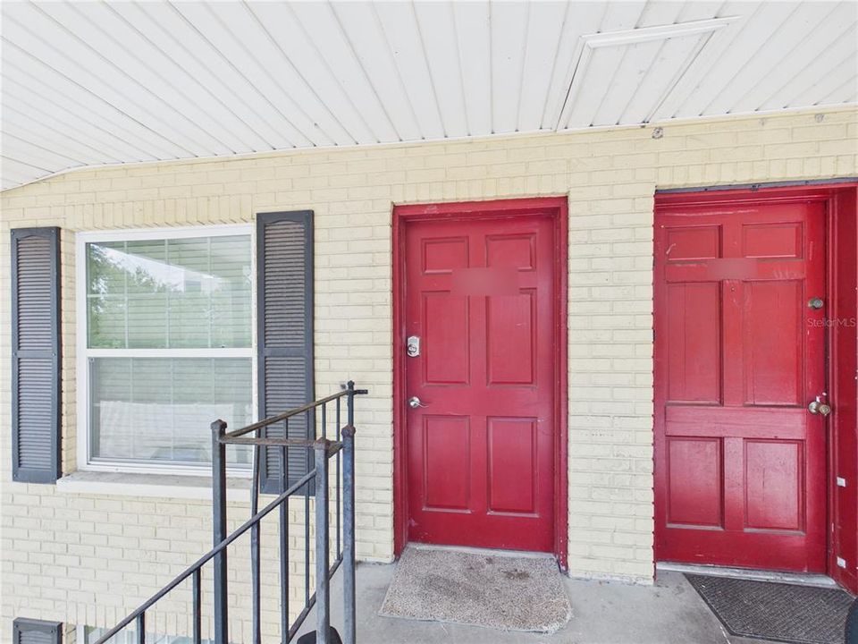 For Sale: $135,900 (2 beds, 1 baths, 832 Square Feet)