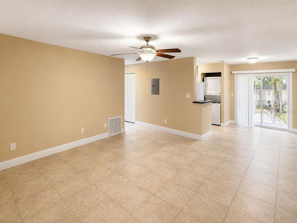 For Sale: $135,900 (2 beds, 1 baths, 832 Square Feet)