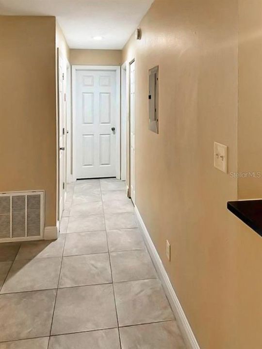 For Sale: $135,900 (2 beds, 1 baths, 832 Square Feet)
