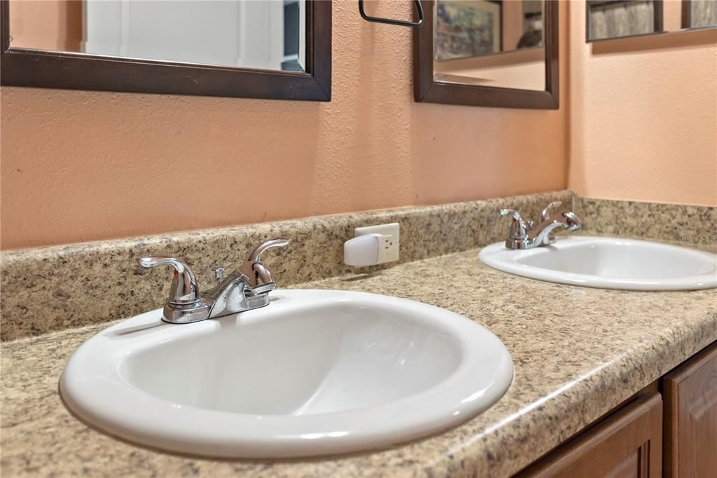 For Sale: $350,000 (3 beds, 2 baths, 2000 Square Feet)