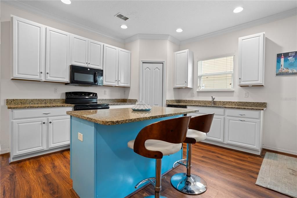 For Sale: $350,000 (3 beds, 2 baths, 2000 Square Feet)