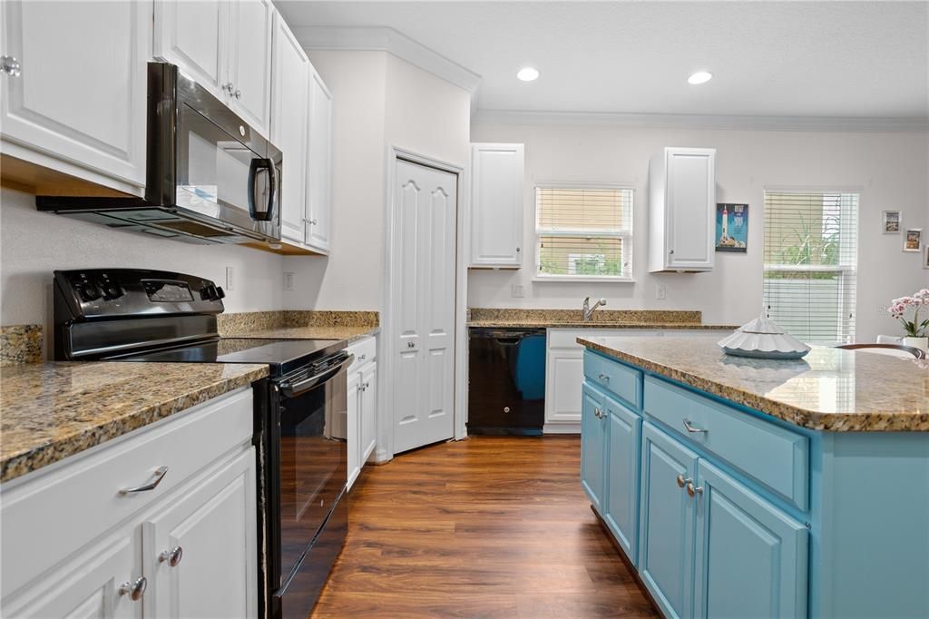 For Sale: $350,000 (3 beds, 2 baths, 2000 Square Feet)