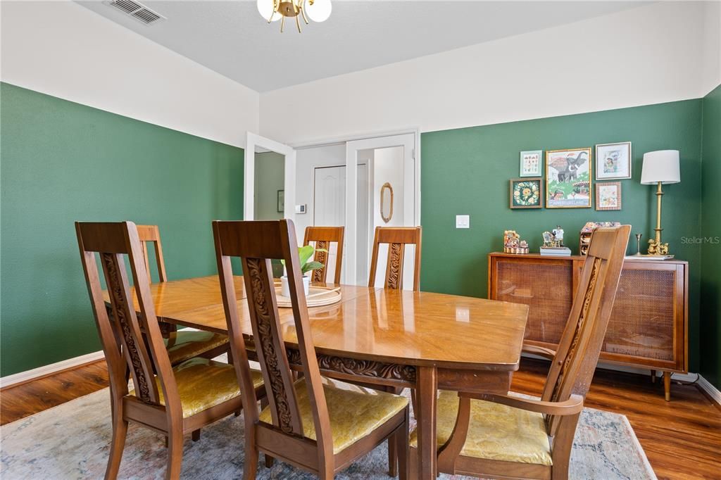 For Sale: $350,000 (3 beds, 2 baths, 2000 Square Feet)