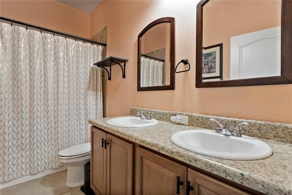 For Sale: $350,000 (3 beds, 2 baths, 2000 Square Feet)