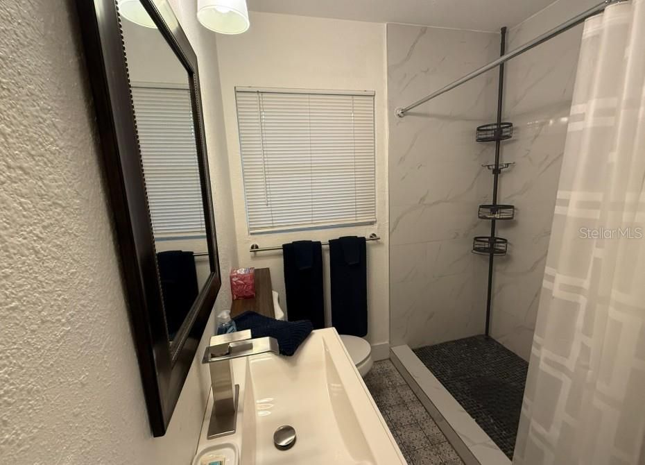 For Rent: $1,995 (2 beds, 1 baths, 927 Square Feet)
