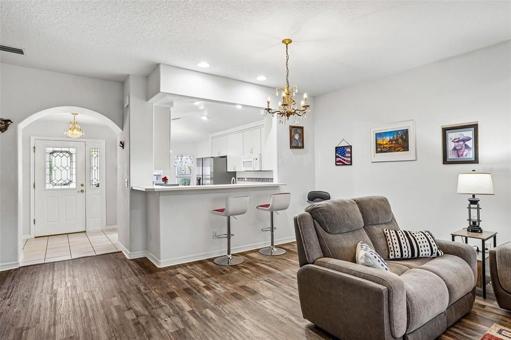 For Sale: $325,000 (2 beds, 2 baths, 2080 Square Feet)