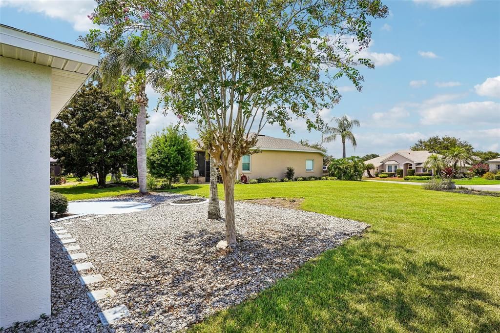 For Sale: $325,000 (2 beds, 2 baths, 2080 Square Feet)