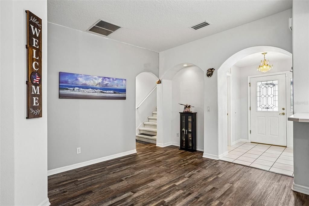 For Sale: $325,000 (2 beds, 2 baths, 2080 Square Feet)