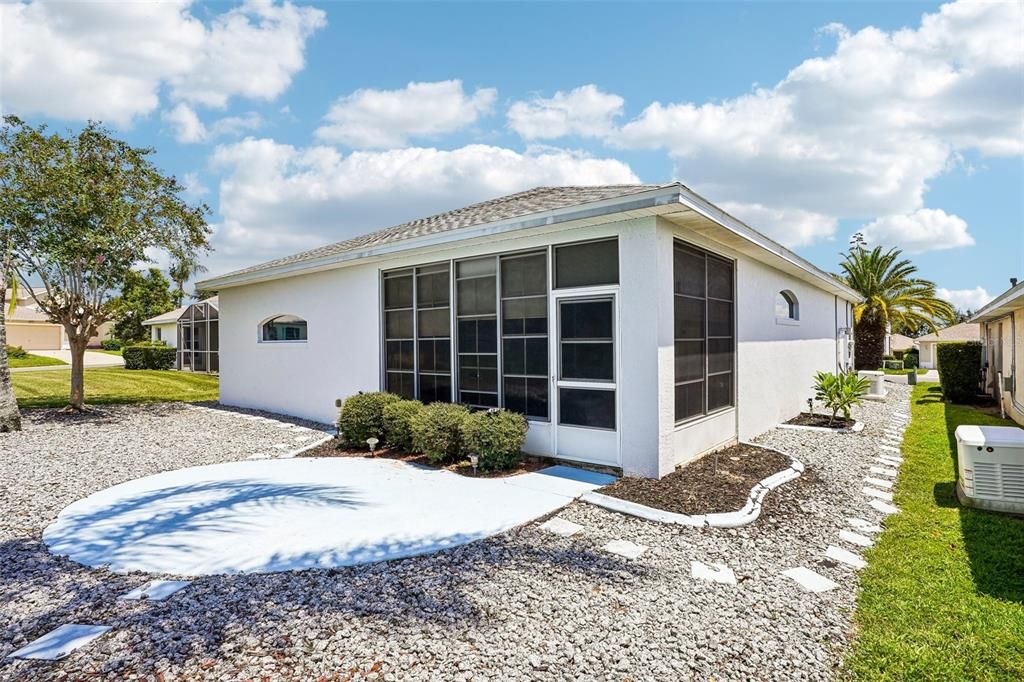 For Sale: $325,000 (2 beds, 2 baths, 2080 Square Feet)