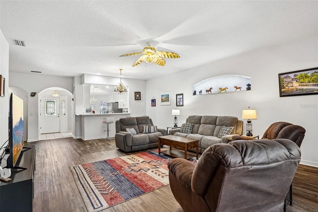 For Sale: $325,000 (2 beds, 2 baths, 2080 Square Feet)
