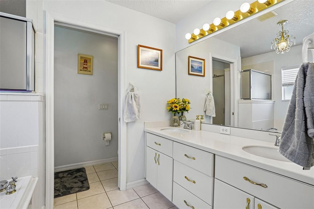 For Sale: $325,000 (2 beds, 2 baths, 2080 Square Feet)