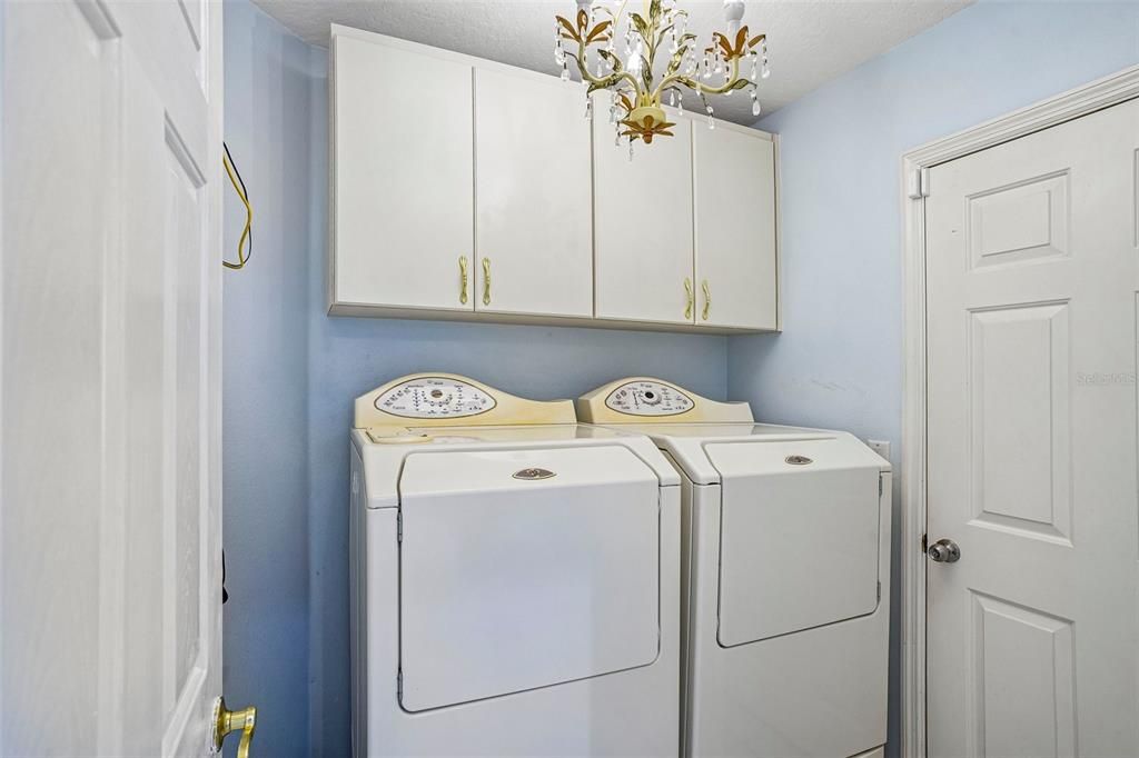 For Sale: $325,000 (2 beds, 2 baths, 2080 Square Feet)