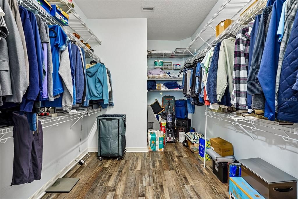 For Sale: $325,000 (2 beds, 2 baths, 2080 Square Feet)