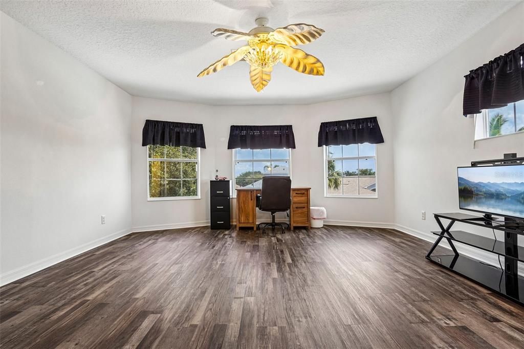 For Sale: $325,000 (2 beds, 2 baths, 2080 Square Feet)