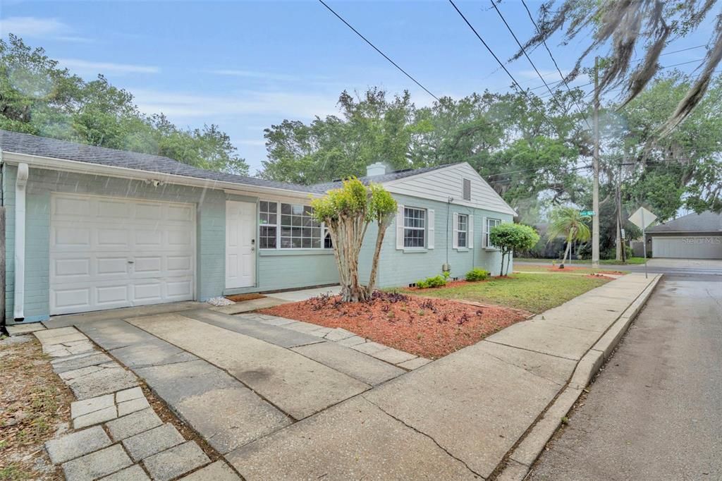 For Rent: $2,300 (2 beds, 1 baths, 1223 Square Feet)