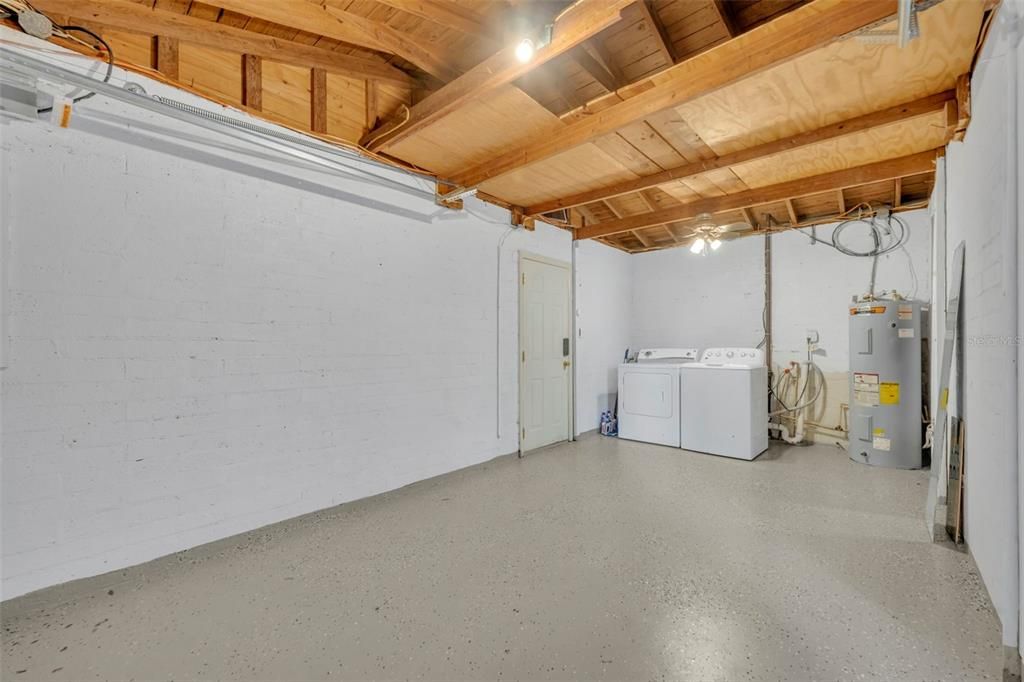 For Rent: $2,300 (2 beds, 1 baths, 1223 Square Feet)