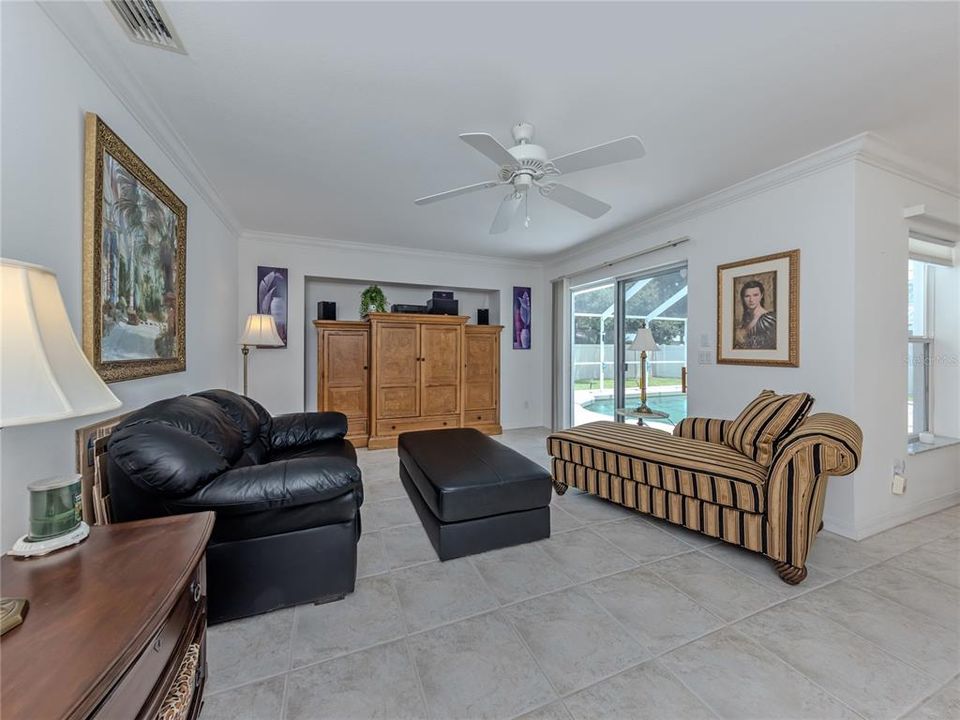 For Sale: $399,000 (3 beds, 2 baths, 1914 Square Feet)