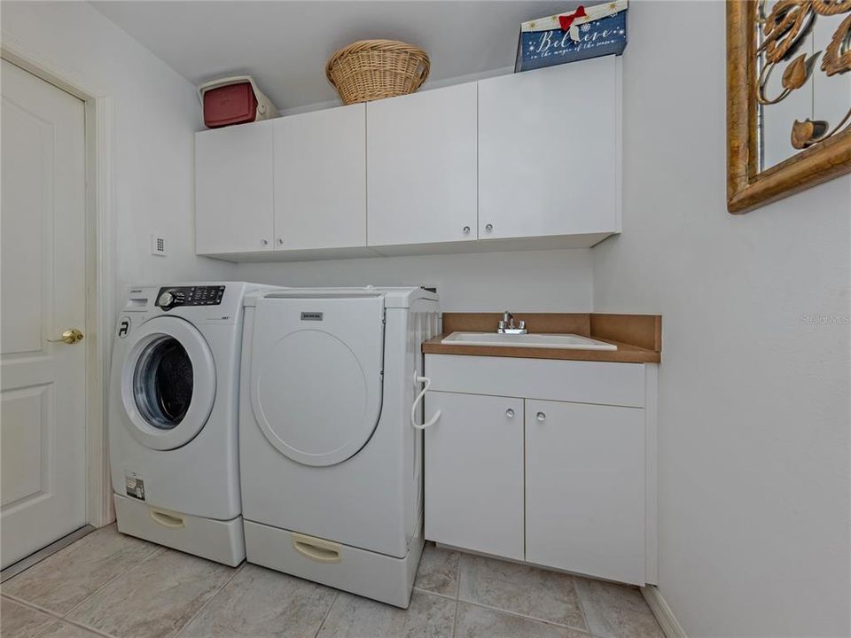 For Sale: $399,000 (3 beds, 2 baths, 1914 Square Feet)