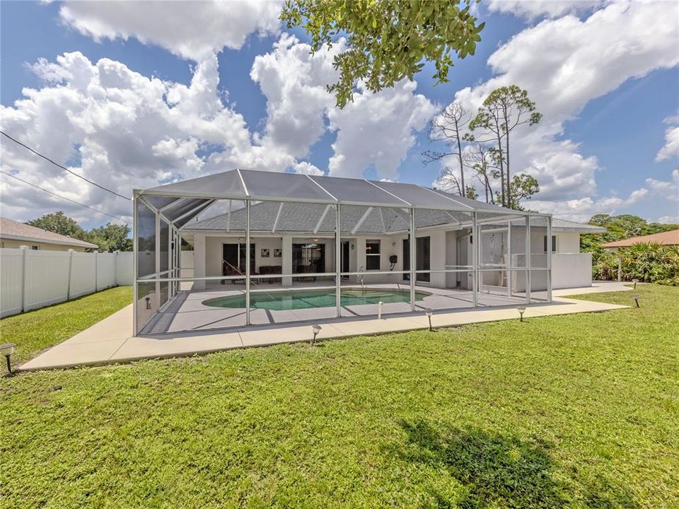 For Sale: $399,000 (3 beds, 2 baths, 1914 Square Feet)