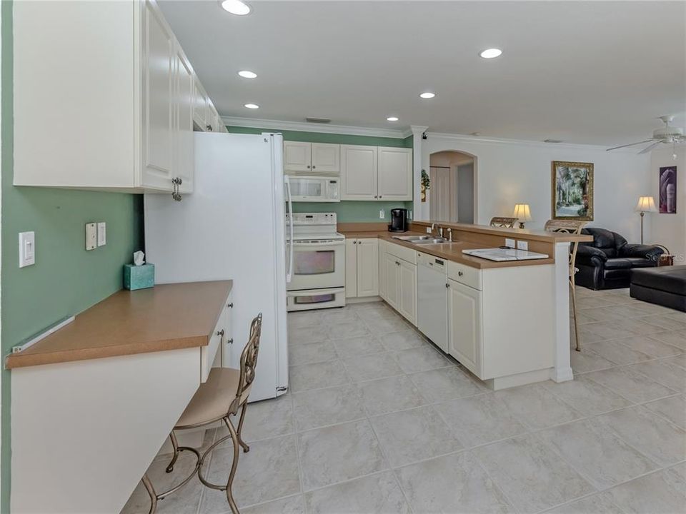 For Sale: $399,000 (3 beds, 2 baths, 1914 Square Feet)