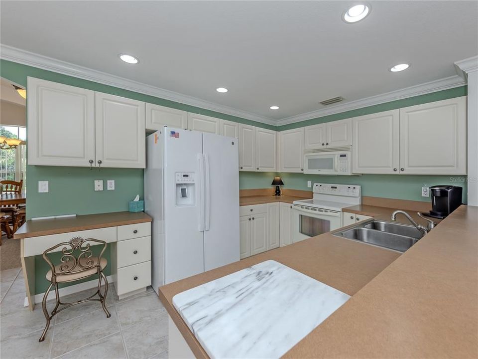 For Sale: $399,000 (3 beds, 2 baths, 1914 Square Feet)