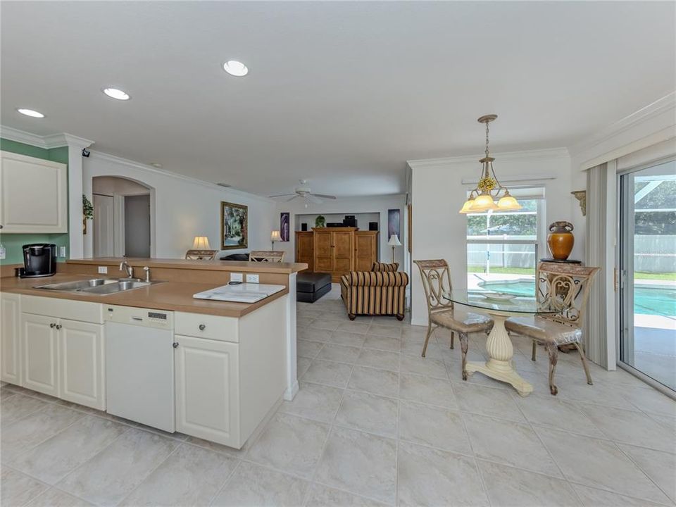 For Sale: $399,000 (3 beds, 2 baths, 1914 Square Feet)
