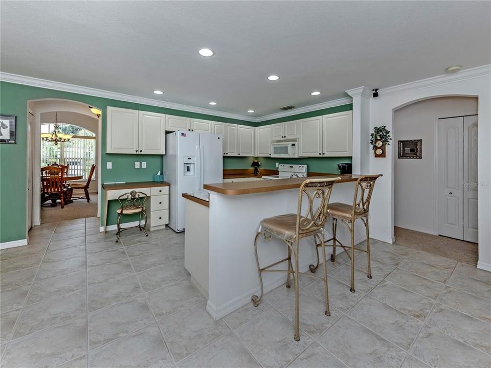 For Sale: $399,000 (3 beds, 2 baths, 1914 Square Feet)