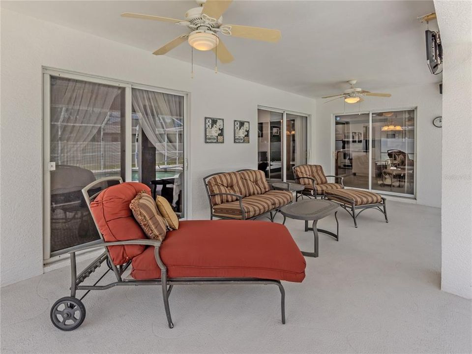 For Sale: $399,000 (3 beds, 2 baths, 1914 Square Feet)