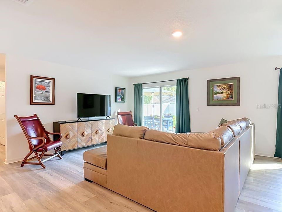For Sale: $399,900 (4 beds, 2 baths, 2134 Square Feet)