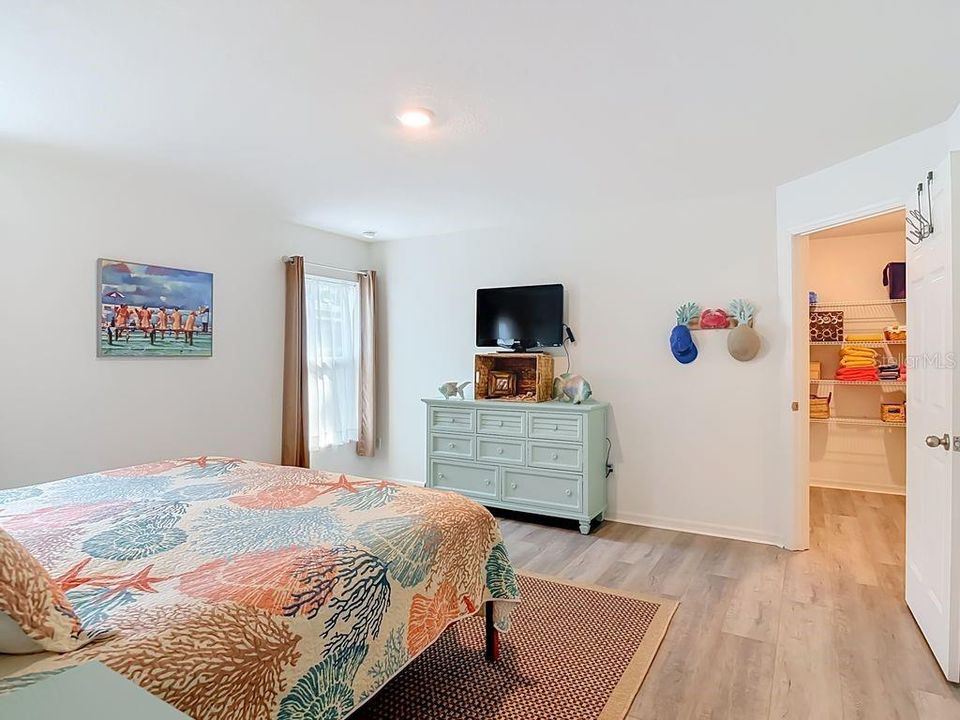 For Sale: $399,900 (4 beds, 2 baths, 2134 Square Feet)