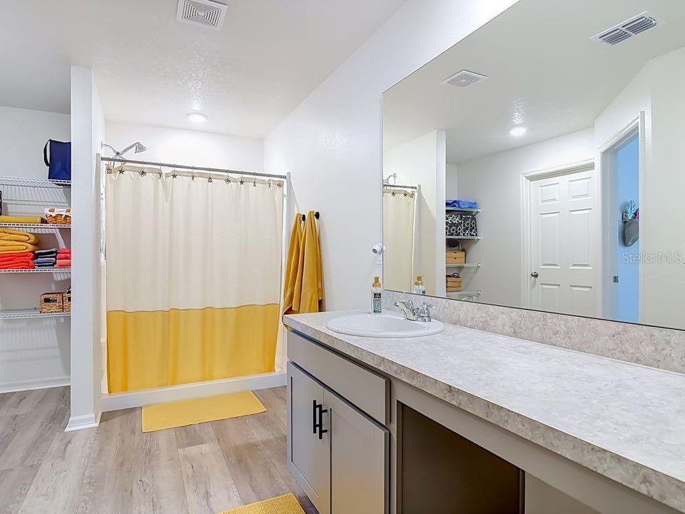 For Sale: $399,900 (4 beds, 2 baths, 2134 Square Feet)