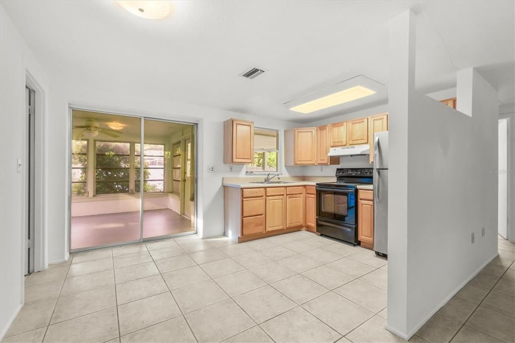 For Sale: $215,000 (2 beds, 1 baths, 815 Square Feet)