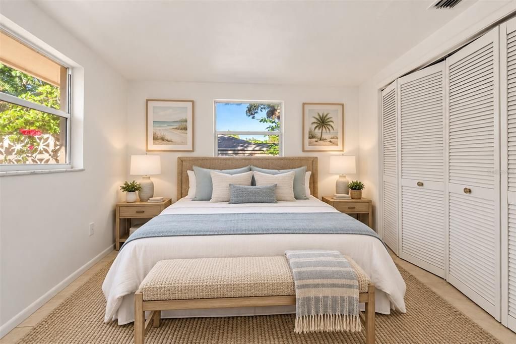 For Sale: $215,000 (2 beds, 1 baths, 815 Square Feet)
