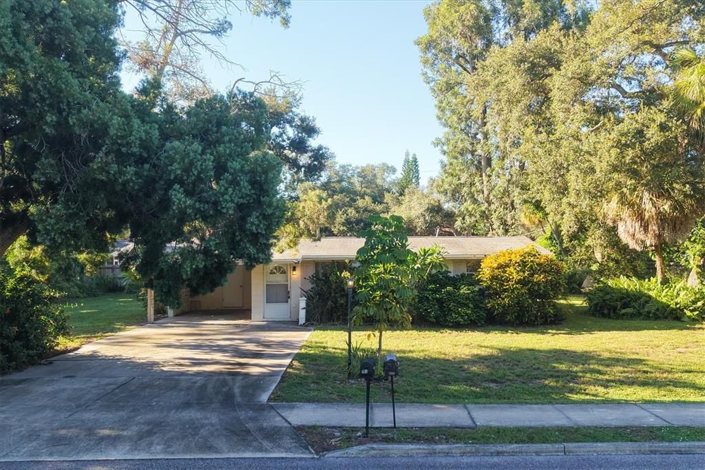 For Sale: $215,000 (2 beds, 1 baths, 815 Square Feet)