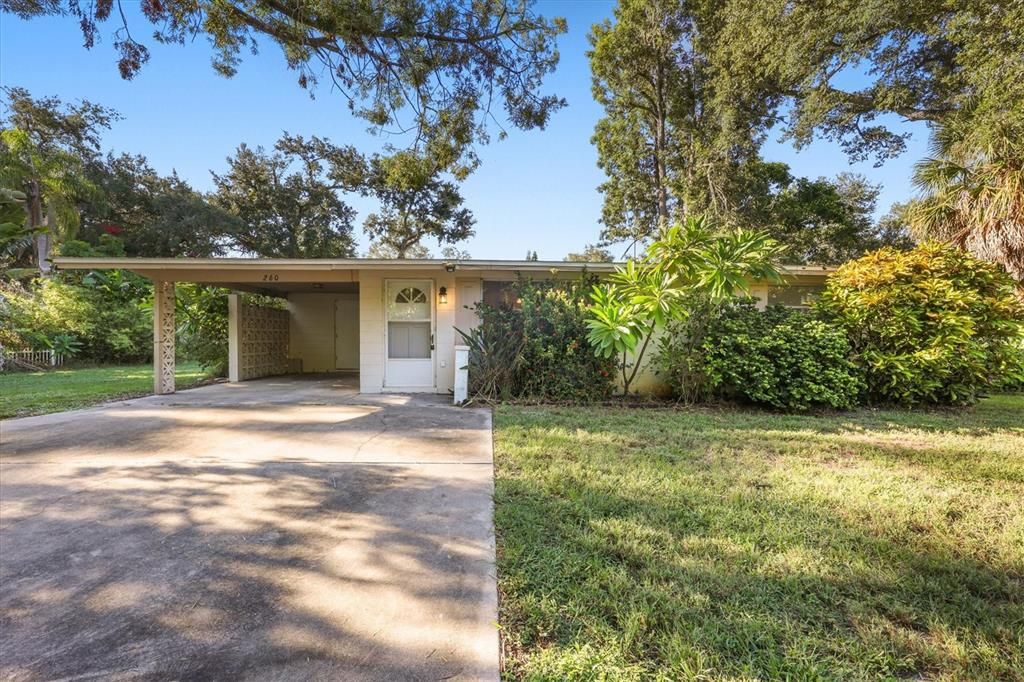 For Sale: $215,000 (2 beds, 1 baths, 815 Square Feet)