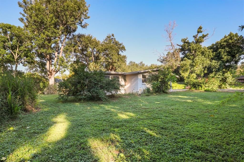 For Sale: $215,000 (2 beds, 1 baths, 815 Square Feet)