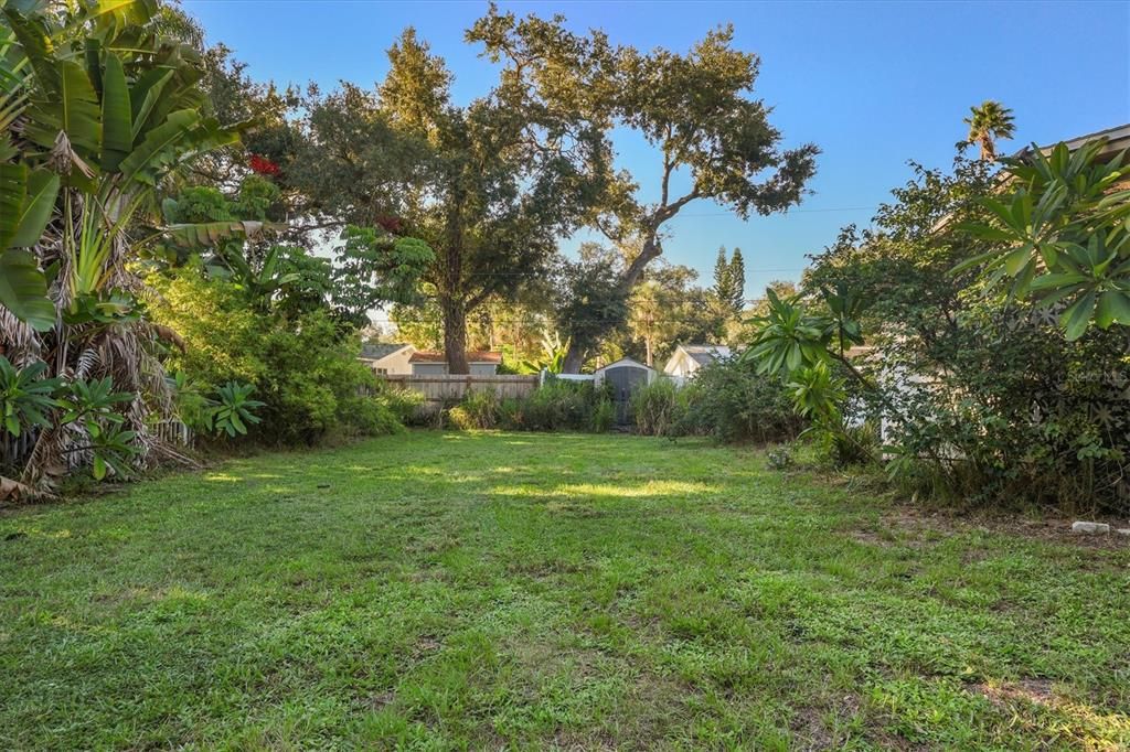 For Sale: $215,000 (2 beds, 1 baths, 815 Square Feet)