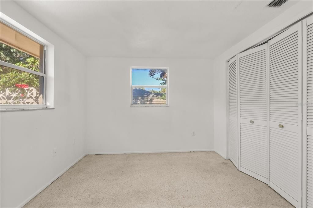 For Sale: $215,000 (2 beds, 1 baths, 815 Square Feet)