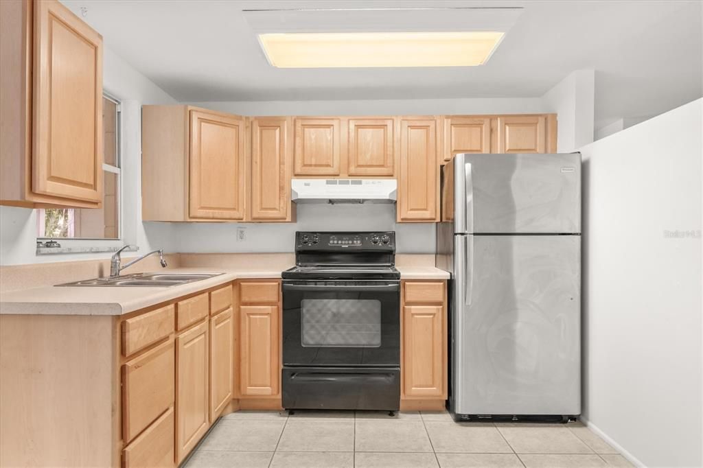For Sale: $215,000 (2 beds, 1 baths, 815 Square Feet)