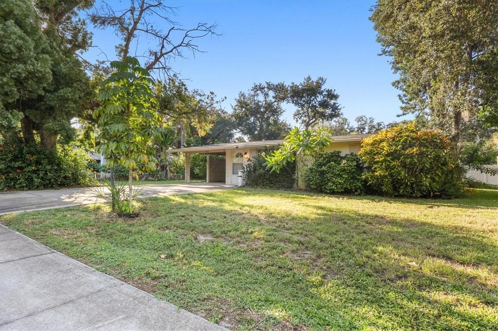 For Sale: $215,000 (2 beds, 1 baths, 815 Square Feet)
