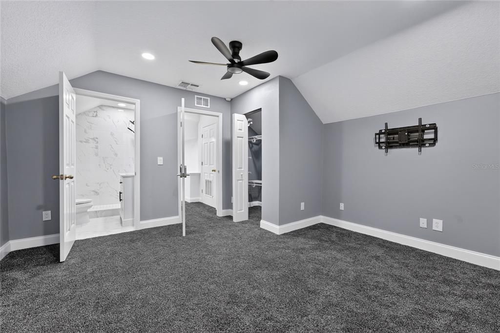 For Rent: $4,300 (5 beds, 4 baths, 3091 Square Feet)
