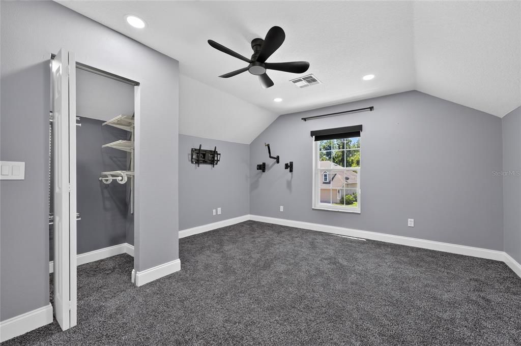 For Rent: $4,300 (5 beds, 4 baths, 3091 Square Feet)