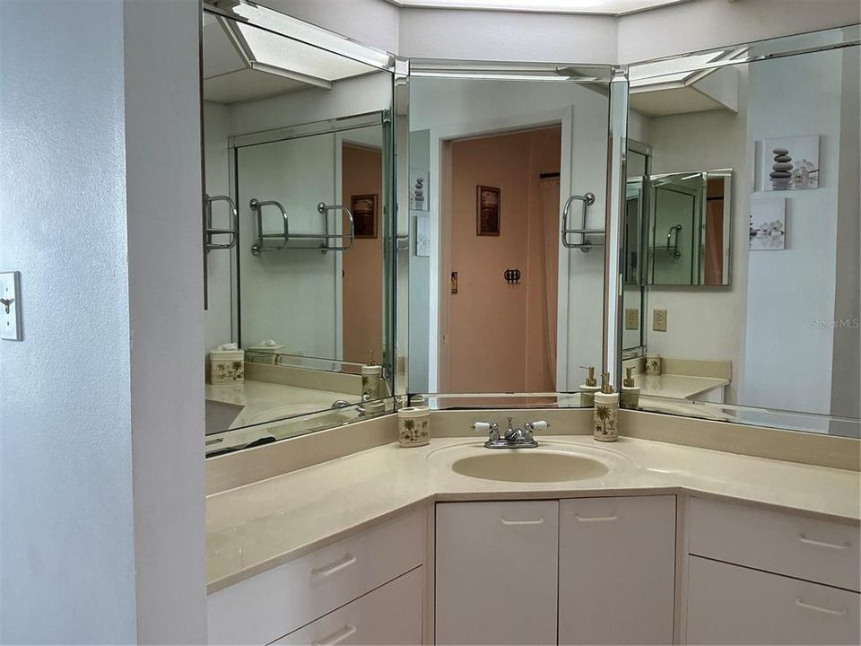 For Rent: $3,500 (2 beds, 2 baths, 1145 Square Feet)