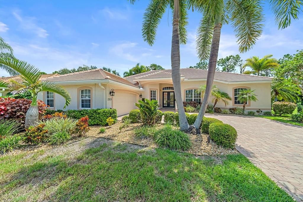 For Sale: $649,900 (3 beds, 2 baths, 2270 Square Feet)