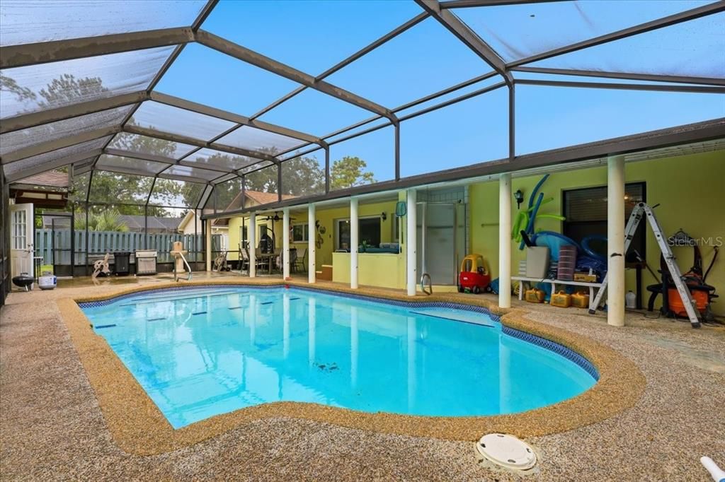 For Sale: $375,000 (3 beds, 3 baths, 2529 Square Feet)