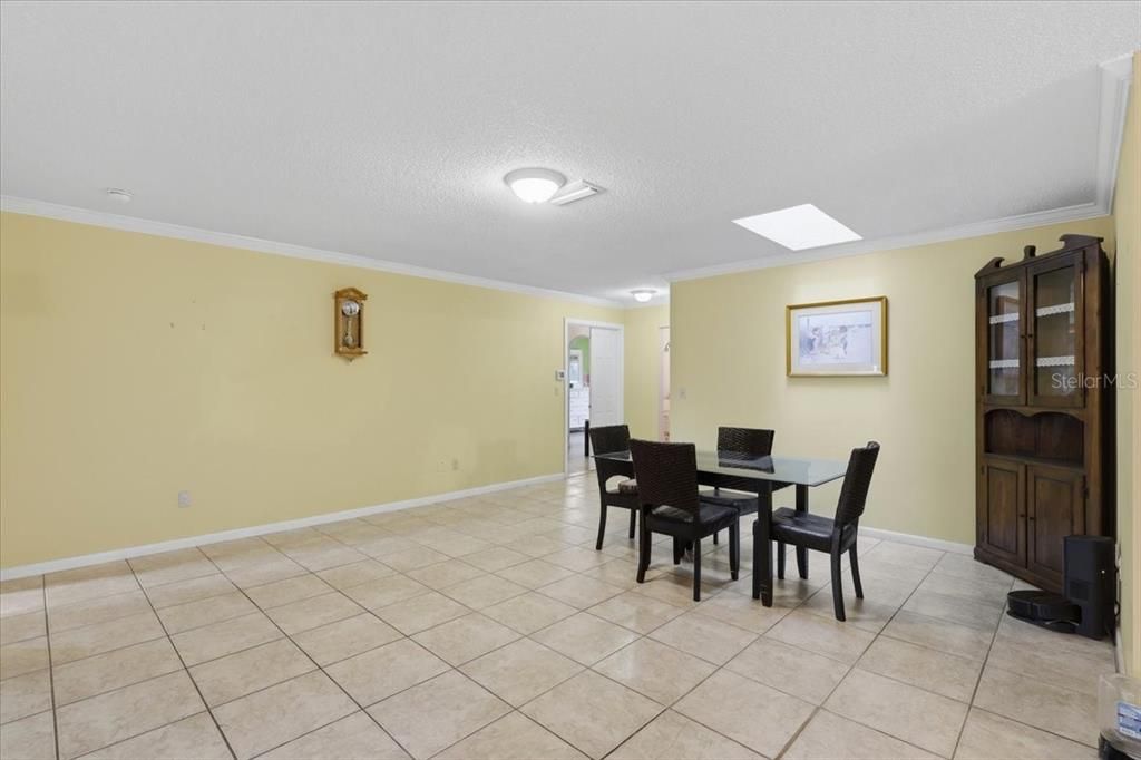 For Sale: $375,000 (3 beds, 3 baths, 2529 Square Feet)