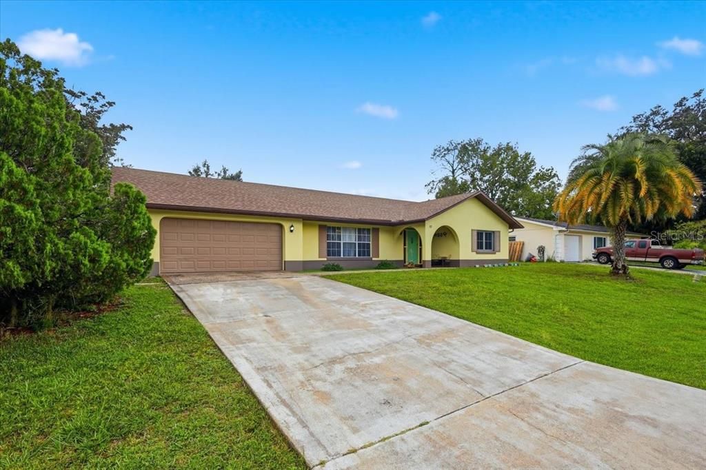 For Sale: $375,000 (3 beds, 3 baths, 2529 Square Feet)