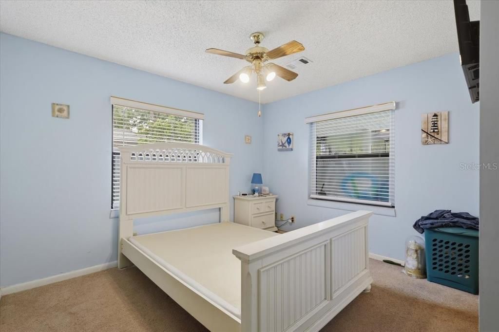 For Sale: $375,000 (3 beds, 3 baths, 2529 Square Feet)