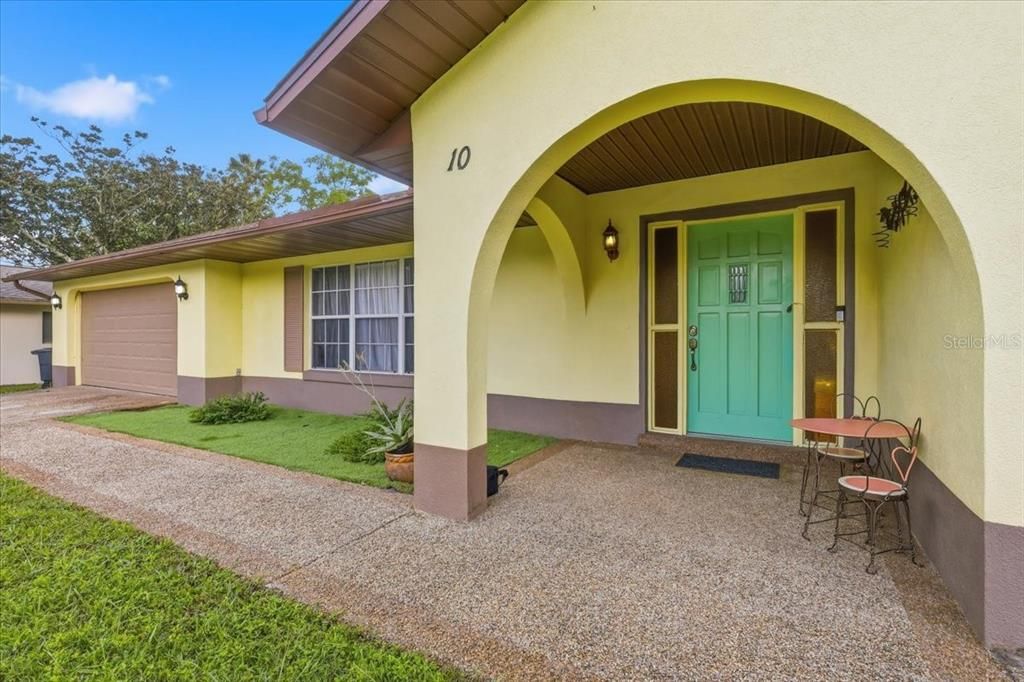 For Sale: $375,000 (3 beds, 3 baths, 2529 Square Feet)