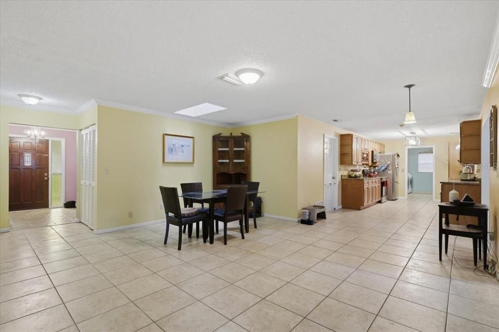 For Sale: $375,000 (3 beds, 3 baths, 2529 Square Feet)
